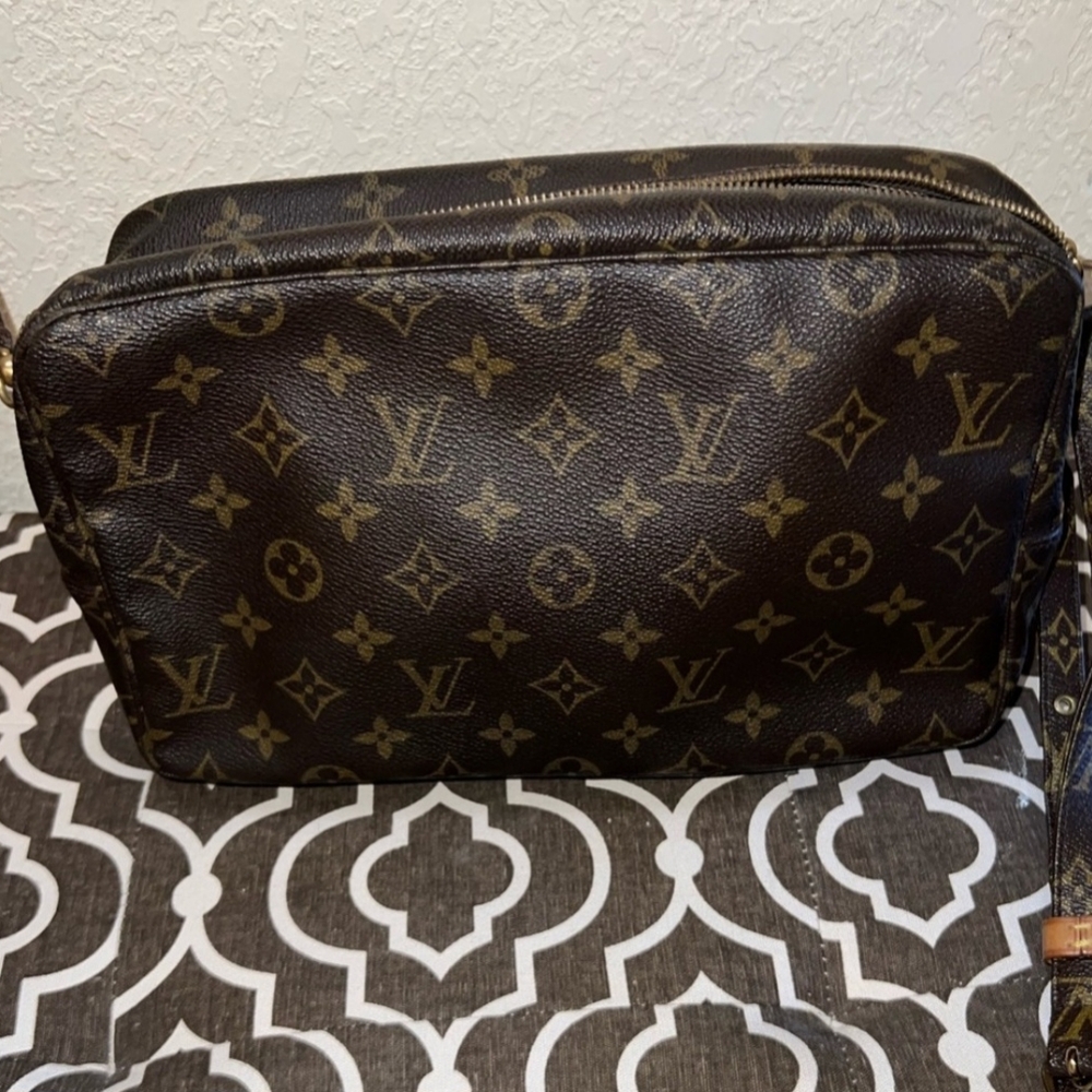 Louis Vuitton Trousser 28 with Authentic LV strap. 100% Vintage bag - Picture 3 of 12